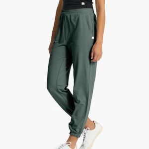 Vuori Boyfriend Joggers in Sea Pine Heather S!
